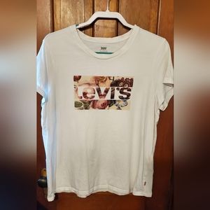Levi's women's t-shirt size xl